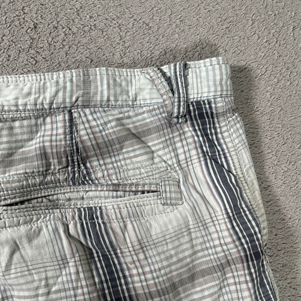 Tommy Bahama Jeans Men’s Size 40 Cargo Shorts Plaid Blue Gray White - Picture 10 of 11
